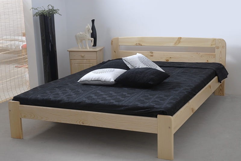 Postel z masivu 140x200 Marcelína borovice s roštem