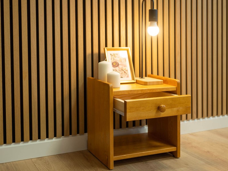 Noční stolek z masivu Vita olše