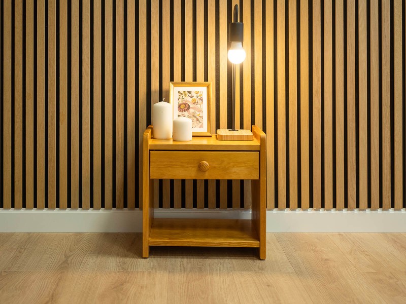 Noční stolek z masivu Vita olše