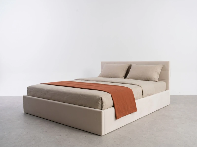 Čalouněná postel s úložným prostorem 180×200 cm Tilo Velvet – béžová