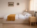 Čalouněná postel s úložným prostorem 180×200 cm Tilo Velvet – béžová