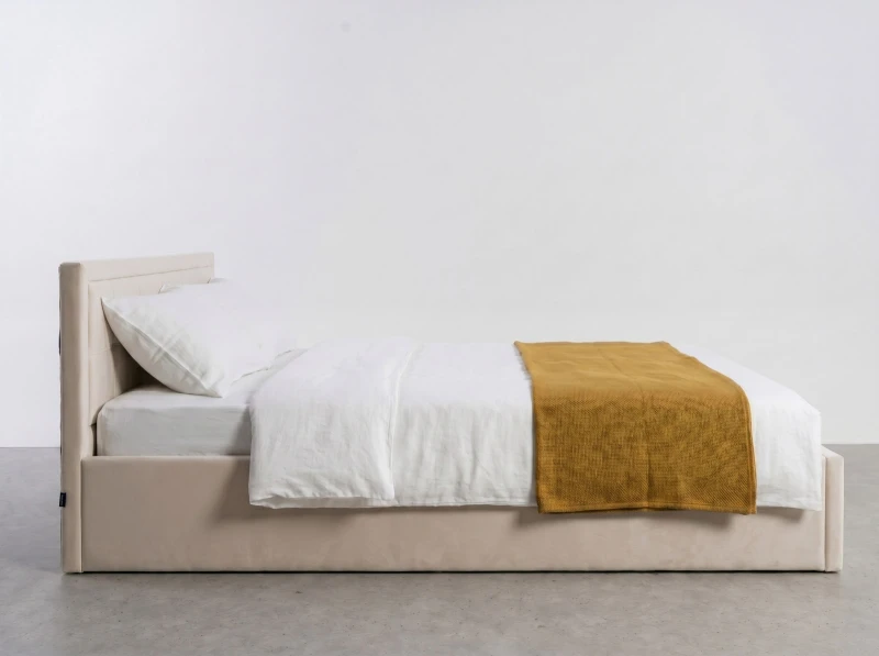 Čalouněná postel s úložným prostorem 140×200 cm Rema Velvet – béžová
