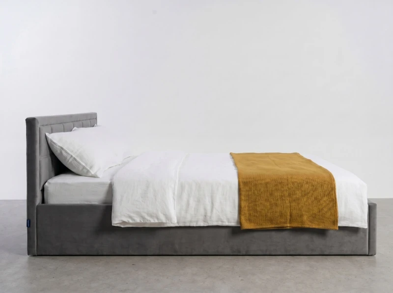 Čalouněná postel s úložným prostorem 120×200 cm Rema Velvet – Grafitový