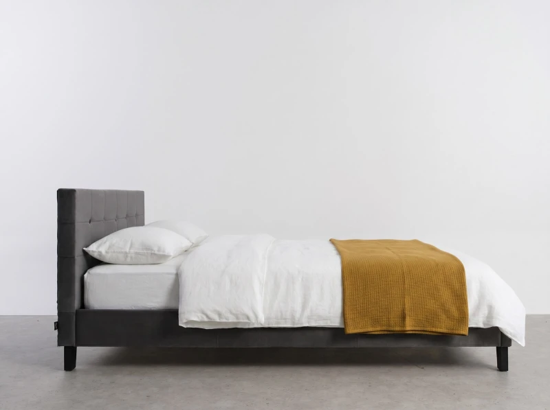 Čalouněná postel 120×200 cm Sumi Velvet – Grafitový